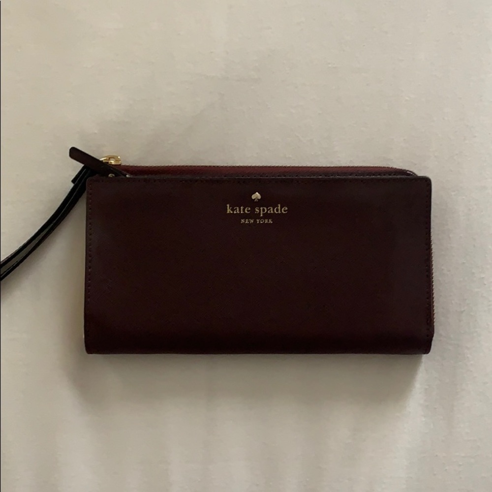 Maroon Kate Spade Wristlet! VERY GOOD CONDITION!!